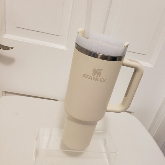 EC Stanley The Quencher H2.0 FLOWSTATE TUMBLER SOFT MATTE 40 OZ. W/LID - Picture 1 of 8